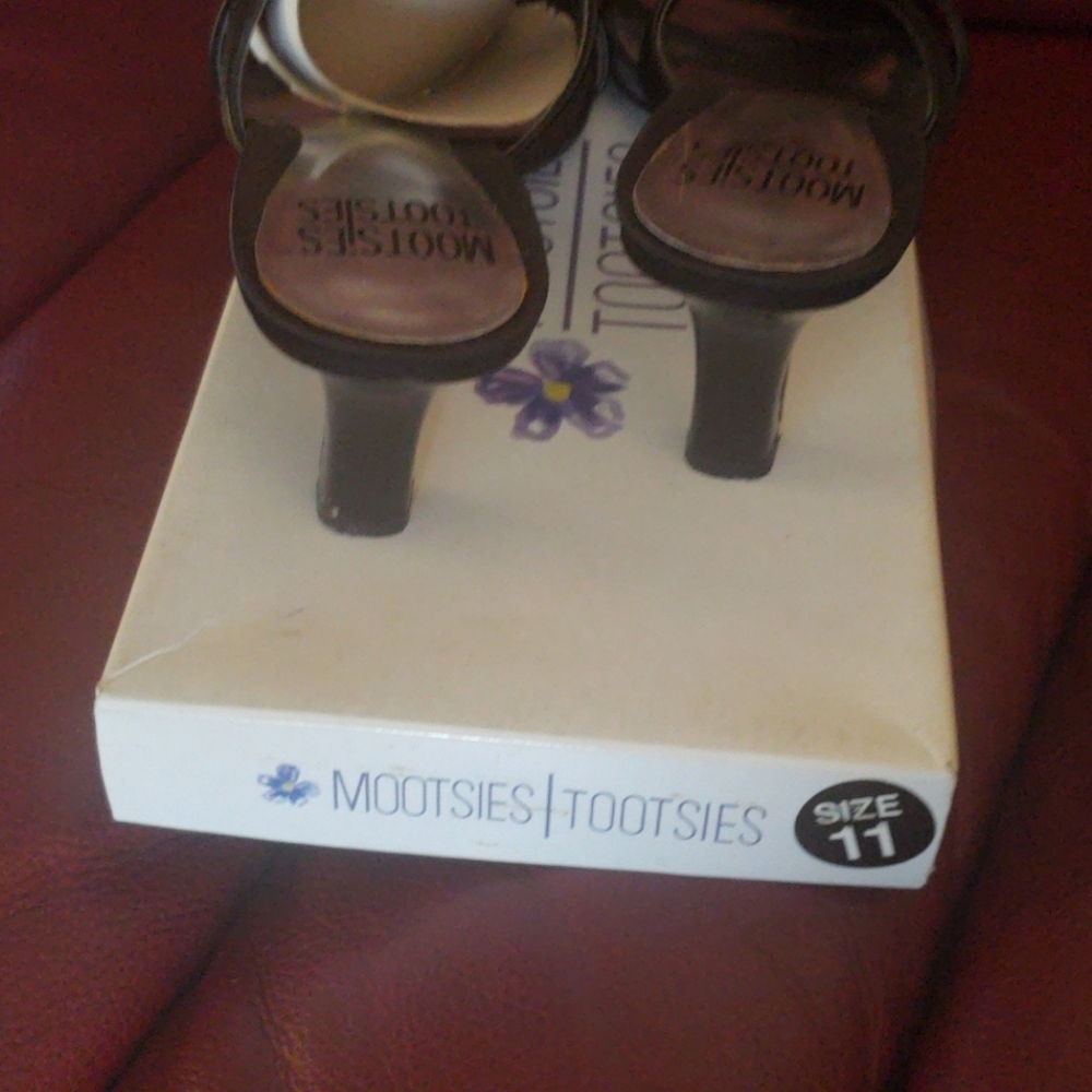 Shoes - Picture 3 of 4